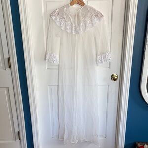 Elegant White Lace Robe